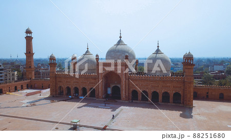 Aerial View to the Badshahi Mughal-era congregational Mosque in Lahore, Punjab province, Pakistan 88251680