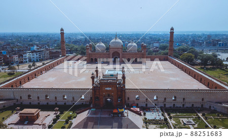 Aerial View to the Badshahi Mughal-era congregational Mosque in Lahore, Punjab province, Pakistan Aerial View to the Badshahi Mughal-era congregational Mosque in Lahore, Punjab province, Pakistan 88251683