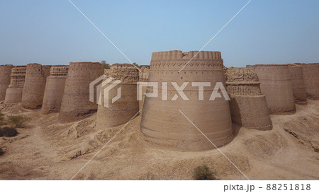 Aerial View to the Sandy Walls of the Pakistani Derawar large square fortress in Ahmadpur East Tehsil, Punjab province, Pakistan 88251818