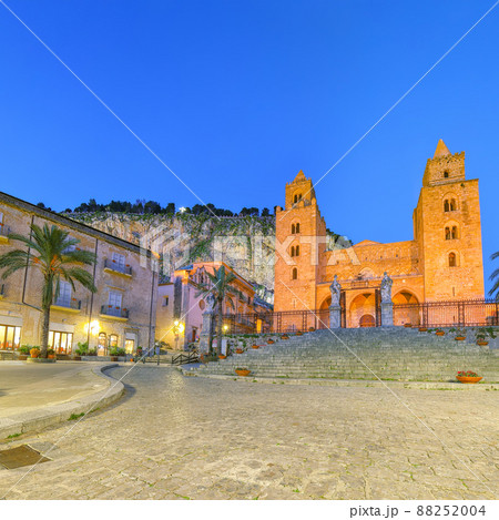 Attractive evening view on  Cathedral-Basilica of Cefalu or Duomo di Cefalu 88252004