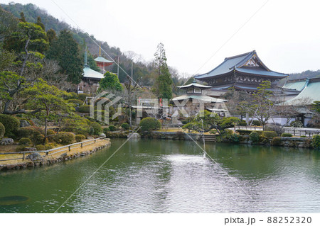 【中国三十地蔵霊場】第六番　天台宗の古刹・明王院の放生池と境内2　岡山県浅口市鴨方町 88252320