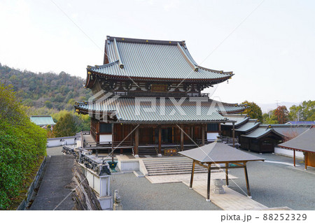 【中国三十地蔵霊場】第六番　天台宗の古刹・明王院の本堂と境内2　岡山県浅口市鴨方町 88252329