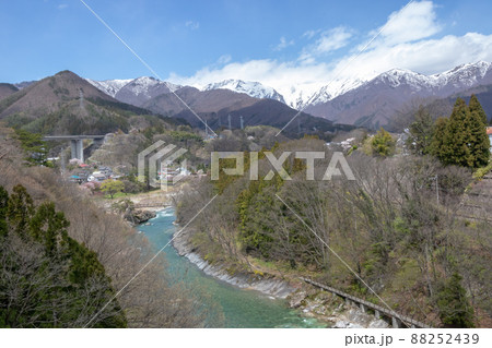 春の水上温泉　諏訪峡遊歩道 88252439