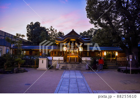 夕焼けの中の晴明神社_スピリチュアルなパワースポット 夕焼けの中の晴明神社_スピリチュアルなパワースポット 88255610
