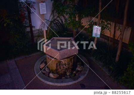 夕焼けの中の晴明神社_スピリチュアルなパワースポット 88255617
