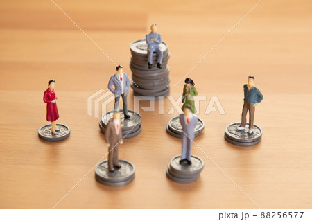 会社や社会の賃金格差のイメージ 88256577