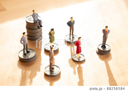 一部の人間が富を得ているイメージ 88256584