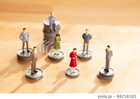 一部の人間が富を得ているイメージ 88256585