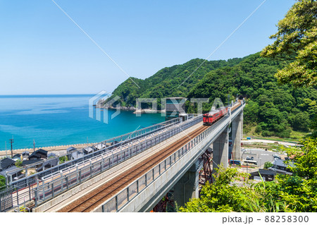 兵庫県 餘部駅 余部鉄橋を通過する列車 兵庫県 餘部駅 余部鉄橋を通過する列車 88258300