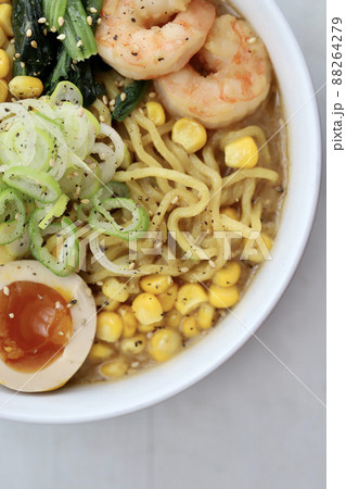 家で作ったトッピングたっぷり中太麺の味噌ラーメン 家で作ったトッピングたっぷり中太麺の味噌ラーメン 88264279