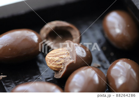 アーモンドチョコボール チョコレート アーモンドチョコボール チョコレート 88264286