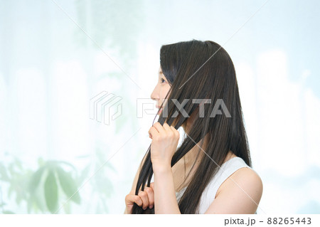 髪の毛のキレイな女性 88265443
