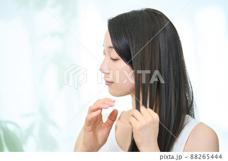 髪の毛のキレイな女性 88265444