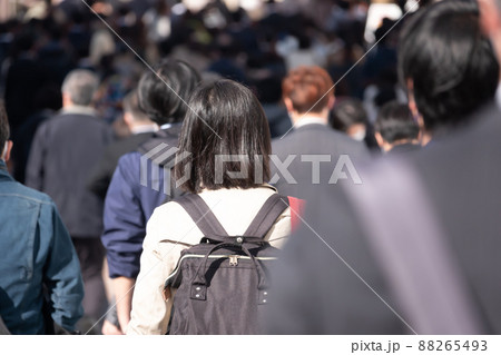 東京通勤風景　2022年3月　新宿　蔓延防止解除 88265493