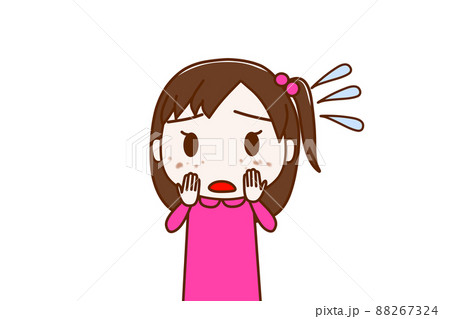 （上半身正面）頬全体にシミが出来ているのを発見して焦っている少女 88267324