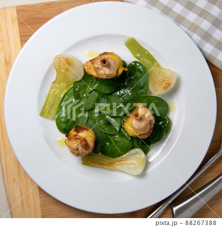 Fins, chicken drumstick, chicken, glazed onions, spinach leaves recipe Fins, chicken drumstick, chicken, glazed onions, spinach leaves recipe 88267388