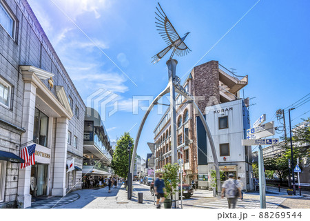 横浜の都市風景　横浜元町ショッピングストリート 88269544