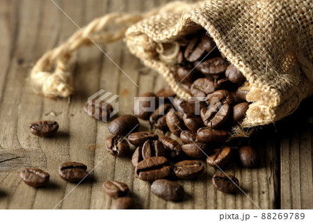 麻袋に入ったコーヒー豆 麻袋に入ったコーヒー豆 88269789