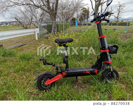 電動キックボードで散策 88270038