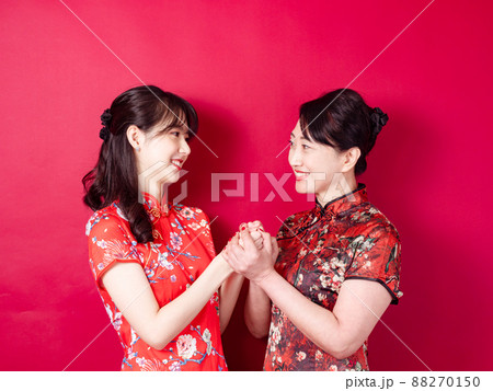 喜ぶ 微笑み スマイル 88270150