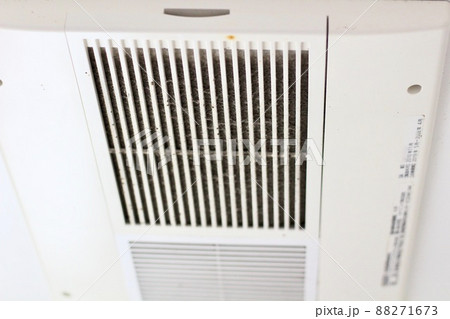 風呂場の換気扇の汚れ、カビ 88271673