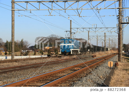 石灰岩を運搬する秩父鉄道の貨物列車 石灰岩を運搬する秩父鉄道の貨物列車 88272368