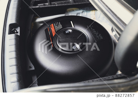Car donut-shaped LPG tank in a spare wheel hole on the car trunk 88272857