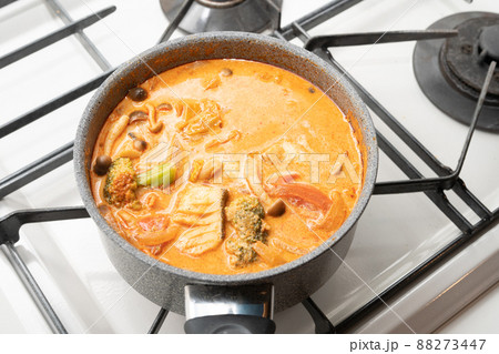 具沢山スープの調理風景 88273447