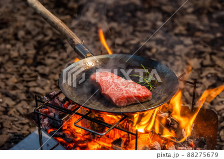 ステーキ Barbecue party outdoors ステーキ Barbecue party outdoors 88275679