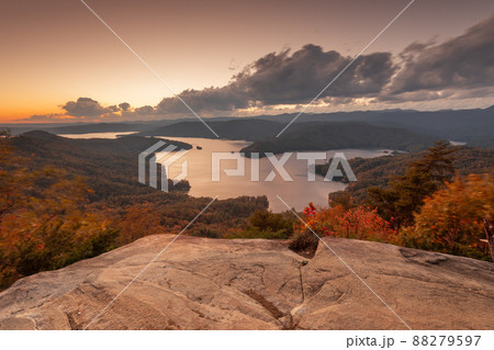 Lake Jocassee, South Carolina, USA 88279597