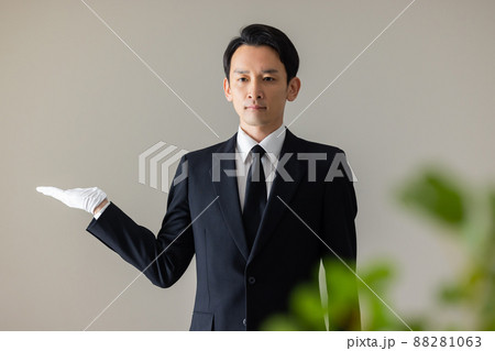 葬儀場スタッフイメージ 88281063