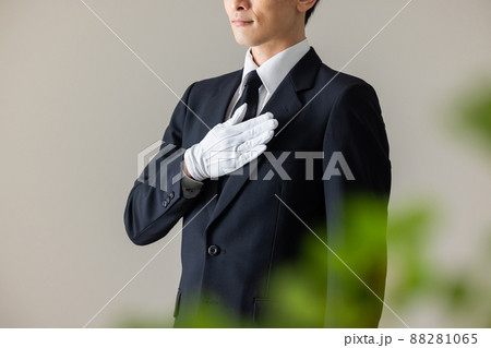 葬儀場スタッフイメージ 88281065