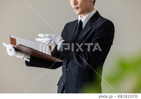 葬儀場スタッフイメージ 88281070