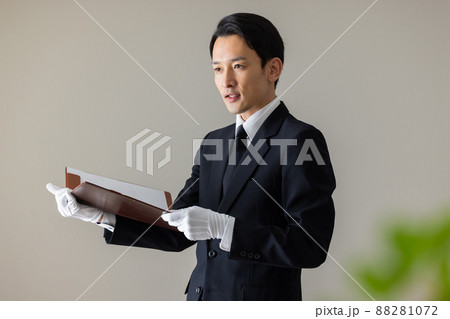 葬儀場スタッフイメージ 88281072