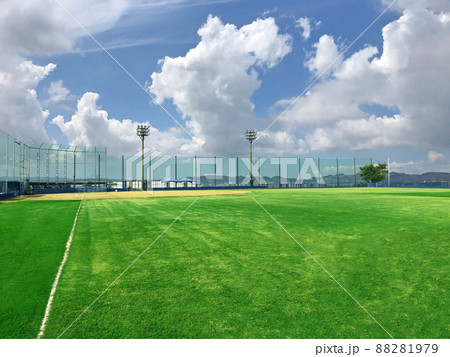 試合前の野球グランド 88281979