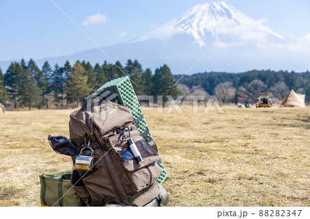 富士山の見えるキャンプ場でバックパックキャンプ 88282347
