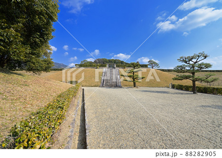 行燈山古墳　崇神天皇山邊道勾岡上陵（奈良県天理市柳本町） 88282905
