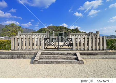 行燈山古墳　崇神天皇山邊道勾岡上陵（奈良県天理市柳本町） 88282911