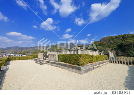 行燈山古墳　崇神天皇山邊道勾岡上陵（奈良県天理市柳本町） 88282912
