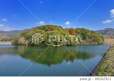行燈山古墳　崇神天皇山邊道勾岡上陵（奈良県天理市柳本町） 88282921
