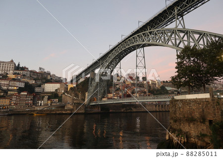 ポルトガル第2の都市ポルトのドンルイス1世橋(in Portugal) ポルトガル第2の都市ポルトのドンルイス1世橋(in Portugal) 88285011