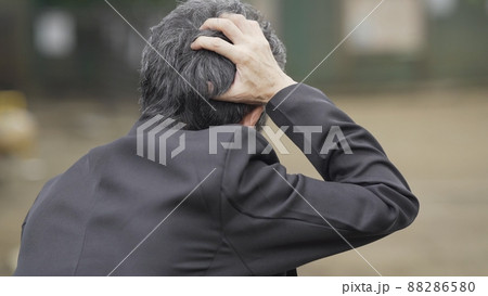 ビジネスマン　後ろ姿 88286580