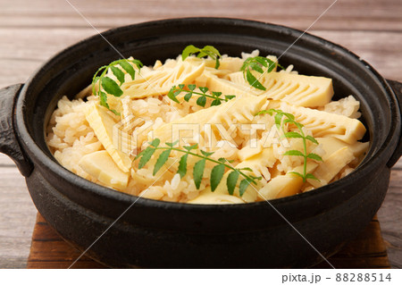 土鍋で炊いた筍ご飯 88288514