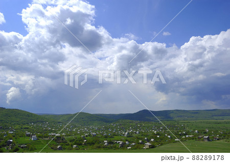 An inspiring scenic summer field landscape. 88289178