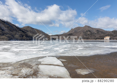 冬の榛名湖　群馬県 88290280