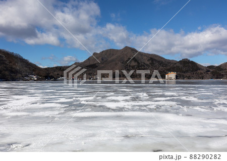 冬の榛名湖　群馬県 88290282