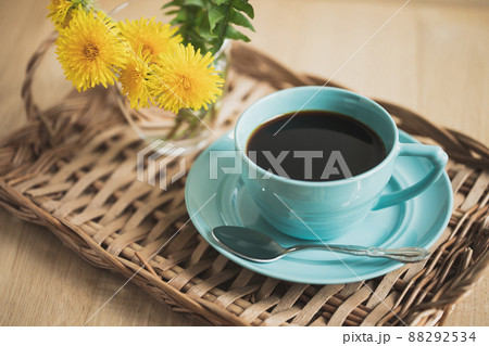 コーヒーとたんぽぽ　たんぽぽコーヒーのイメージ素材 88292534