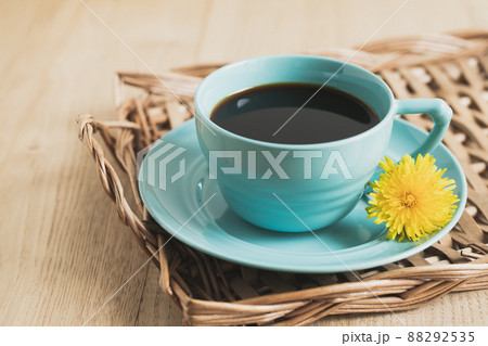 コーヒーとたんぽぽ たんぽぽコーヒーのイメージ素材 コーヒーとたんぽぽ たんぽぽコーヒーのイメージ素材 88292535