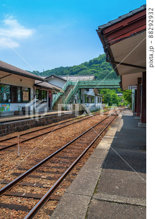 わたらせ渓谷鉄道　水沼駅　ホーム　駅舎　初夏の風景　　　 88292932