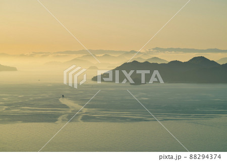 《広島県》グリーンラインから眺める明け方の風景 88294374